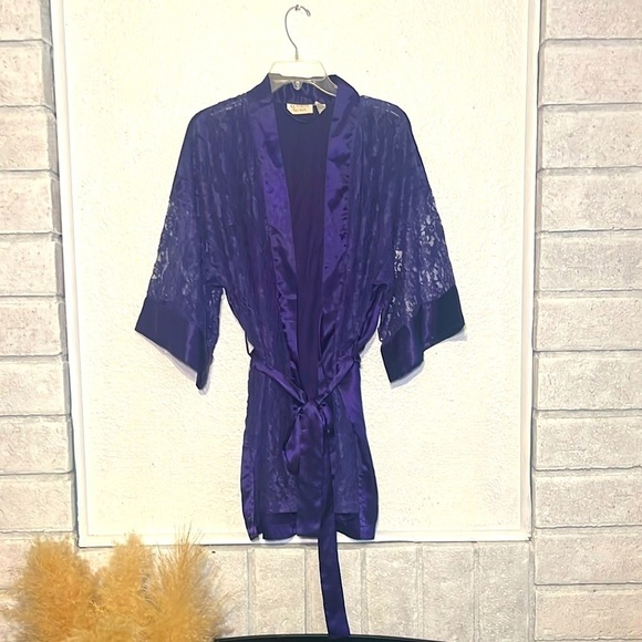 Vintage gold label Victoria’s Secret purple lace, short robe -one size - Picture 1 of 6